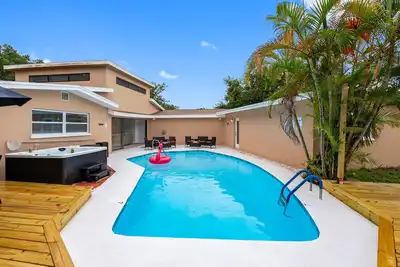 Image de Luxury 5br Oasis • Heated Pool • Hot Tub • Sleeps 10