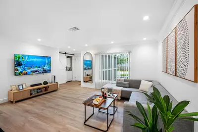 Image de Wow! Pickleball • Gym • Stylish Modern Living