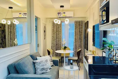 Image de Chambre élégante dans un condo à Iloilo City avec piscine partagée