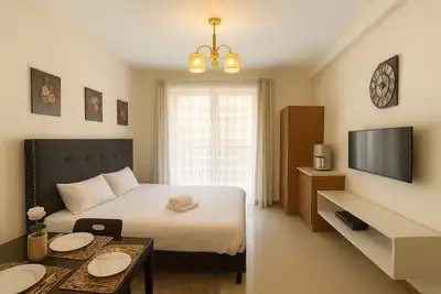 Image de Vues panoramiques sur la piscine dans un luxueux condo de Lapu-Lapu City