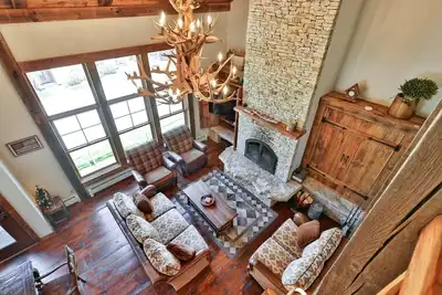 Image de Meyer Chalet de Esqui at Topridge | Ski-In/Out 4br Bear Mtn Retreat w/ Pool & Fireplace