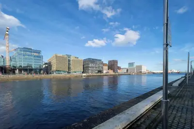 Image de 2 Bedroom Apartment With Balcony in Spencer Dock