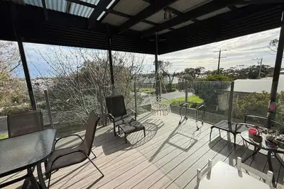 Image de A stylish, family and pet friendly beach retreat near everything!