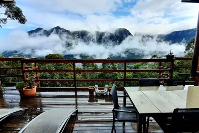 Image de Spectacular 2-bedroom cabin in da woods looking onto Table Mountain in Cape Town