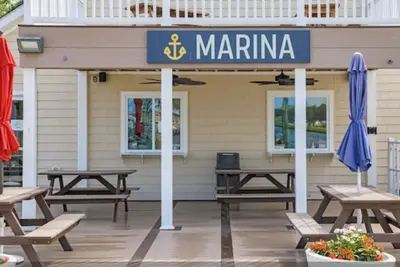 Image de 2-bedroom park model trailer in charming Millsboro with Ac, fitness room