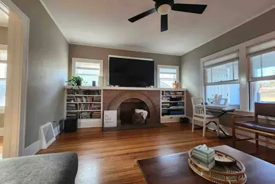 Image de Cherry Street Bungalow- Walk to Everything!