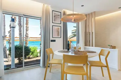 Image de Home2Book Stylish Beachfront Escape