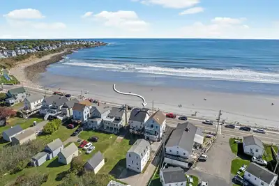 Marvelous 7-bedroom home on Long Sands Beach!
