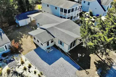 Image de Escape to this charming beach cottage along the coast of Broadkill Beach