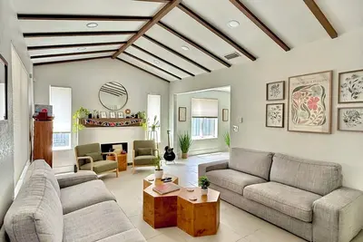 Image de Cozy and Spacious Centrally Located Home Perfect to Explore the City