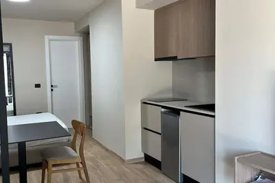 Image de 5  minutes from the beach! Studio with Garden View