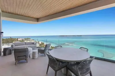 Image de Exclusive Oceanfront Three-bedroom Condo in Nassau