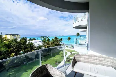 Image de Condo 309 at One Cable Beach