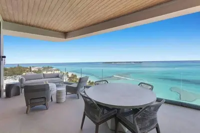Image de Exclusive Oceanfront Three-bedroom Condo in Nassau