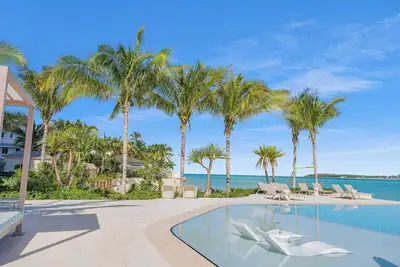 Image de Exclusive Oceanfront Three-bedroom Condo in Nassau