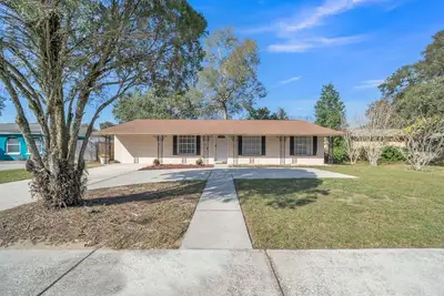 Image de Stylish 3br Home in Brandon— Near Disney & Beaches + Private Yard