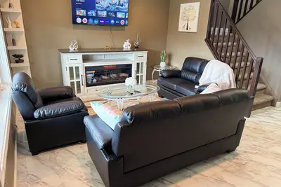 Image de 3 bed, 2. 5 bath house in Hampton Village 5min away frm Yxe Saskatoon Int Airport