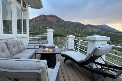 Image de Hot Tub Soaks& Arkade Nights -5min. Garden of the Gods, easy access to Pikes Peak