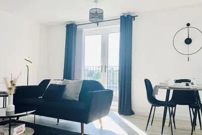 Image de Entire Luxury 2 Bedroom Apartment - Quiet & Central with Free Parking