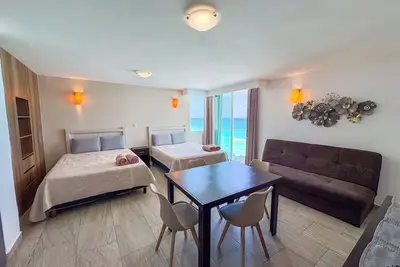 Oceanfront w/balcony, pool and beach access