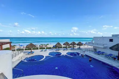 2 Bedrooms, Ocean View Balcony, pool in Hz