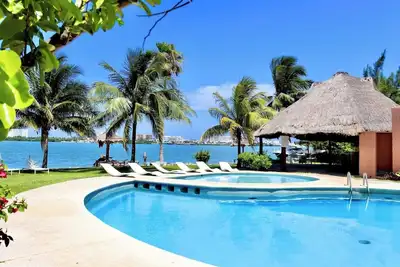 Image de Wake up w/sunrise and lake just steps away