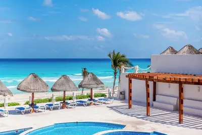 Image de Spacious 2-Story, 4 Bedrooms, Ocean View Balcony