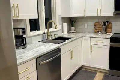 Image de Beautifully updated 3br near Airport/Rit/UofR/mcc