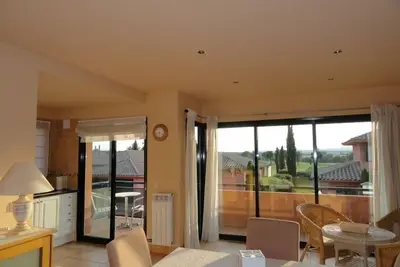 Image de Apartment overlooking the golf course. Ideal for families looking for relaxation and tranquility.