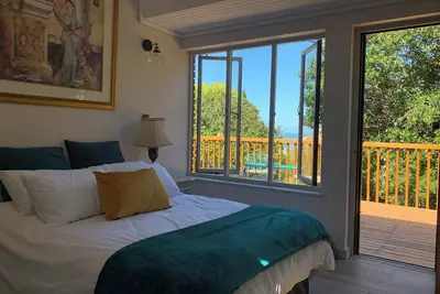 Image de Coastal Gold House: Spacious, Modern house in Glentana (8 Slp, 3 bath, 3-living)