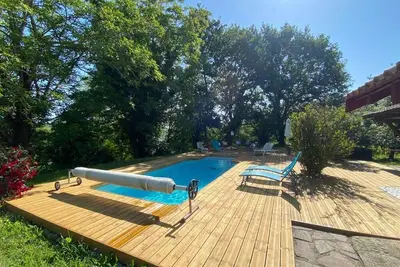Image de Maison basque dans un parc avec piscine et terrain de pétanque pour 10 personnes