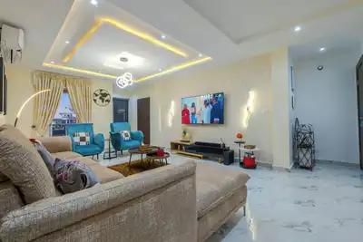 Image de Elegant 2br in Lekki Phase 1 • Steady Power, Pool, Ps5, Fast WiFi, Balconies