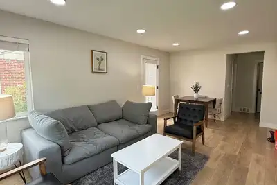 Image de Renovated Relaxing Park Hill Home -Ample Parking Central Location