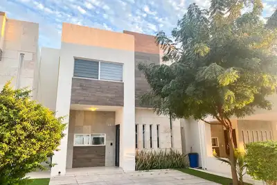 Image de Cozy House! Safe and Family Zone, 5 min. Airport and Consulate.