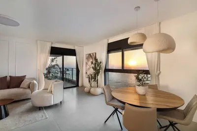 Image de Welcoming 4-bedroom apartment in Netanya facing the beach