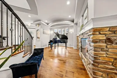 Maison Monroe. Entertainment basement/ theater/ gym