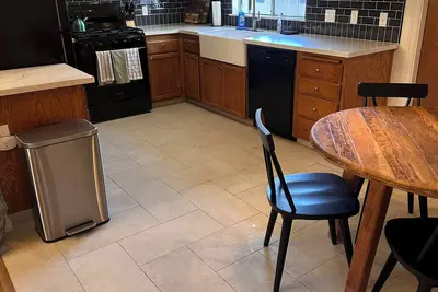 Image de Yosemite Gateway: Modern Dual-Master Cabin