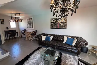 Image de Maison familiale avec piscine, proche Paris & aéroport – 3 chambres