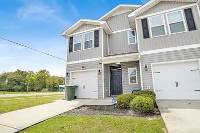 Image de \"New Beach Home\" Mins to Hospital & Pns Airport! 20 min to Hiking/Parks.