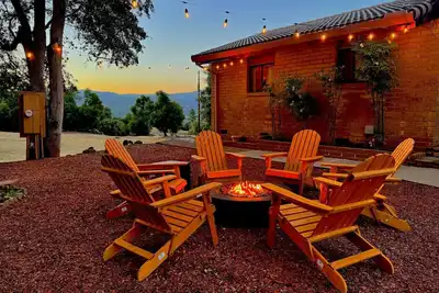 Image de New Listing Near Yosemite Park, King bed, Hot Tub, Bbq, Firepit & Mountain Views