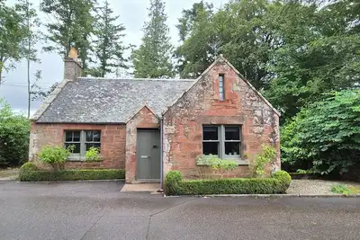 Image de Gate Lodge - historic rural cottage with hot tub, Aberdeenshire