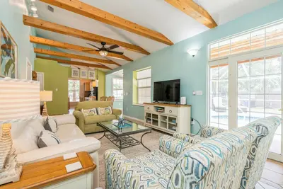 Image de 3br En-Suite Pool Home in Venice • Near Venice Beach & Fox Lea Farms & Downtown