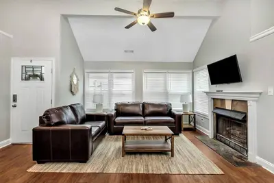 Image de Comfortable 2 Bedroom Home Near Research Park