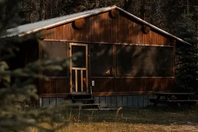 Image de Off-Grid Wilderness Cabin 3 with Mountain Views, Hot Tub, Sauna & Canoes