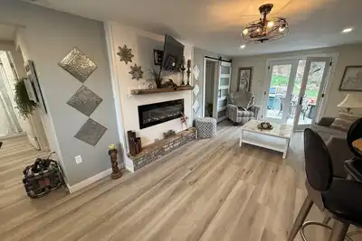 Image de Charming 2-bedroom 1 Bath home with 3 patios and a deck in central Globe with Ac