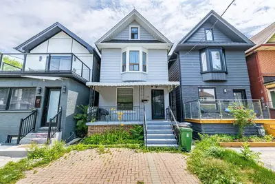 Image de Modern 2-Bedroom Retreat Steps from Danforth