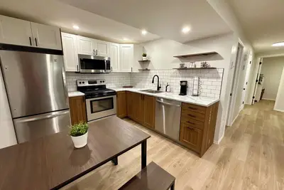 Image de \"Bee Kind\" New 2Bd Private Suite