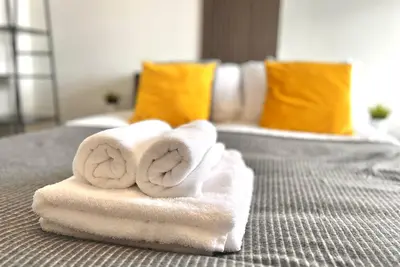 Image de Yastayzzz @Bransford Rd - 2 Bedroom modern apartment with Parking