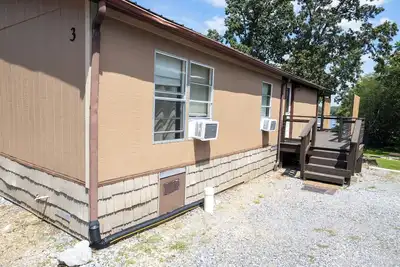 Image de Remodeled Cottage 3 at the King Creek Lodge and Marina