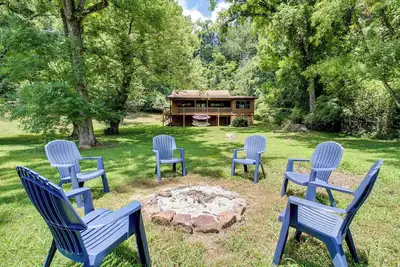 Image de Dock & Hot Tub: Tennessee River Cabin Getaway